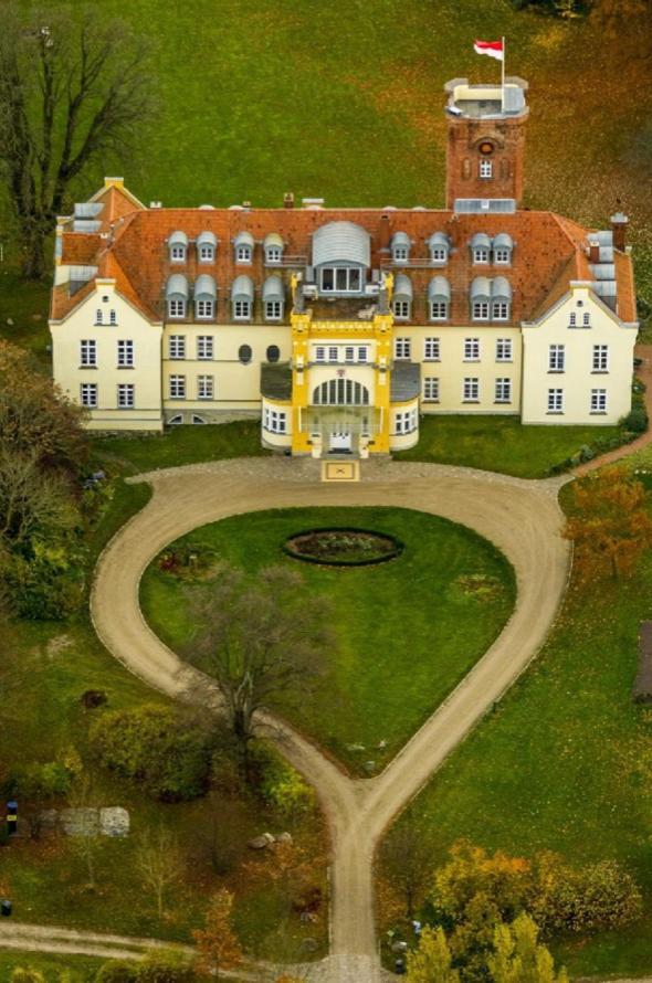 Schloss Lelkendorf Apartment Ulrichshusen Maisonette Fewo Mecklenburger Seenplatte Mit Dachterrasse Naehe Ostsee Eksteriør billede
